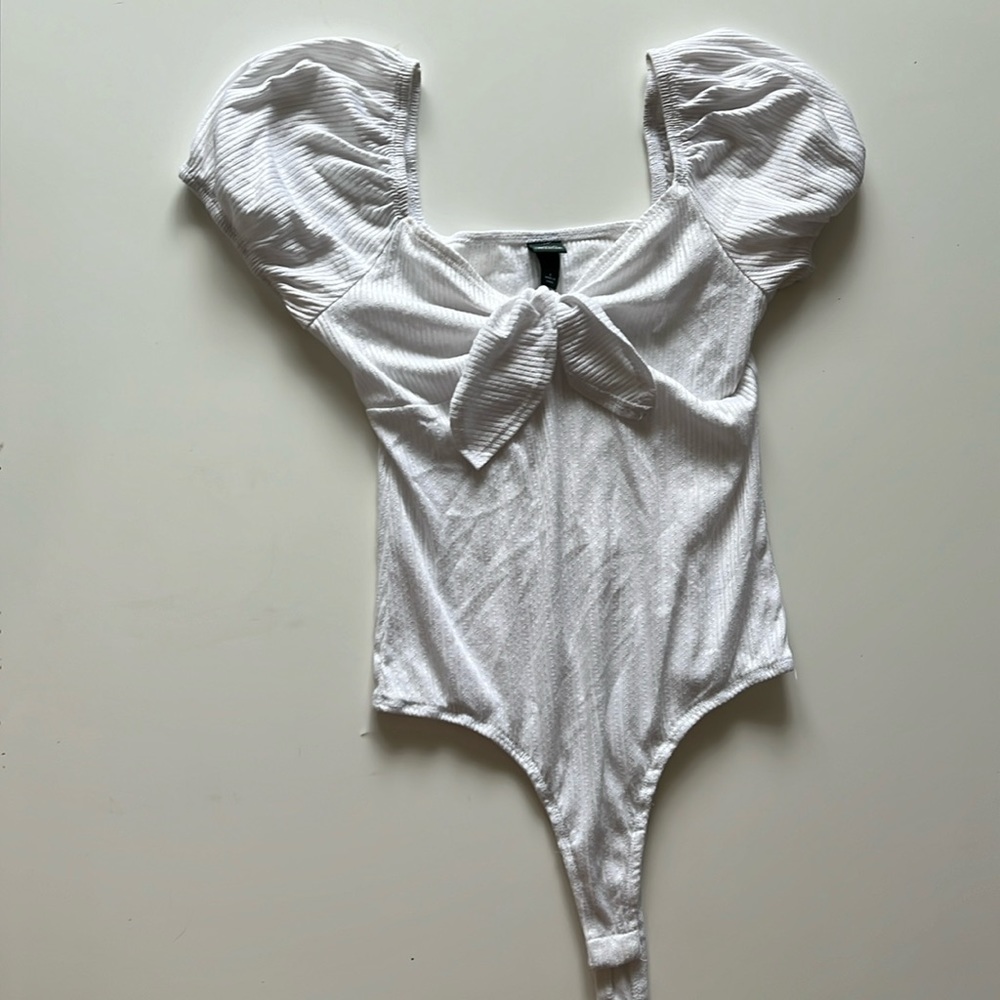 White bodysuit puff short sleeve